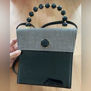 EUC Vintage shoulder bag houndstooth print with beaded handle